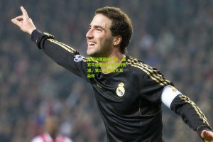 星空体育下载_欧冠决赛巅峰对决，皇家马德里加时绝杀利物浦，第15次捧起大耳朵杯