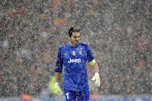 星空体育：巴萨防线突遭病毒侵袭，阿劳霍高挂免战牌；中场核心佩德里获准回归训练